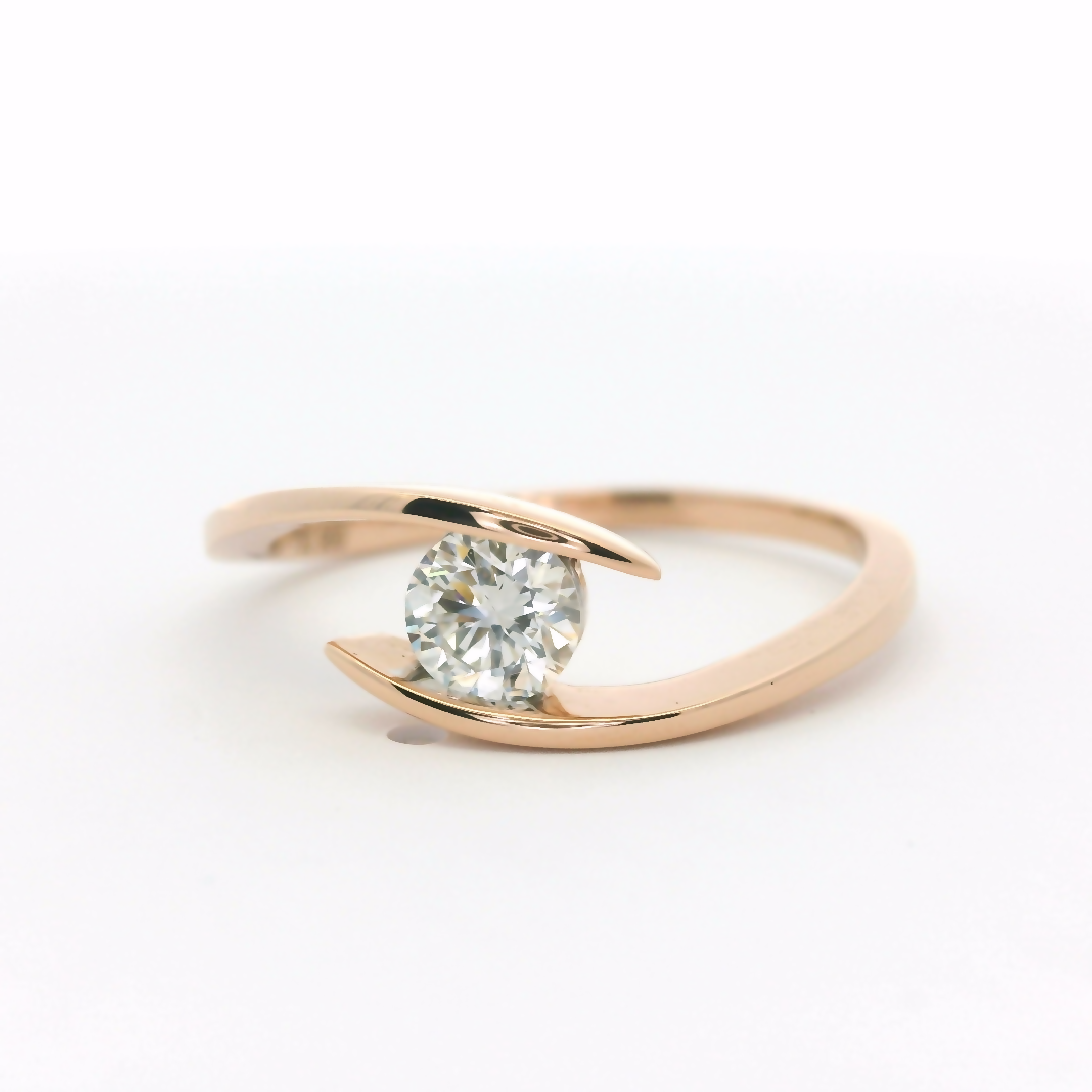 Elegant Rose Gold Ring with Diamond