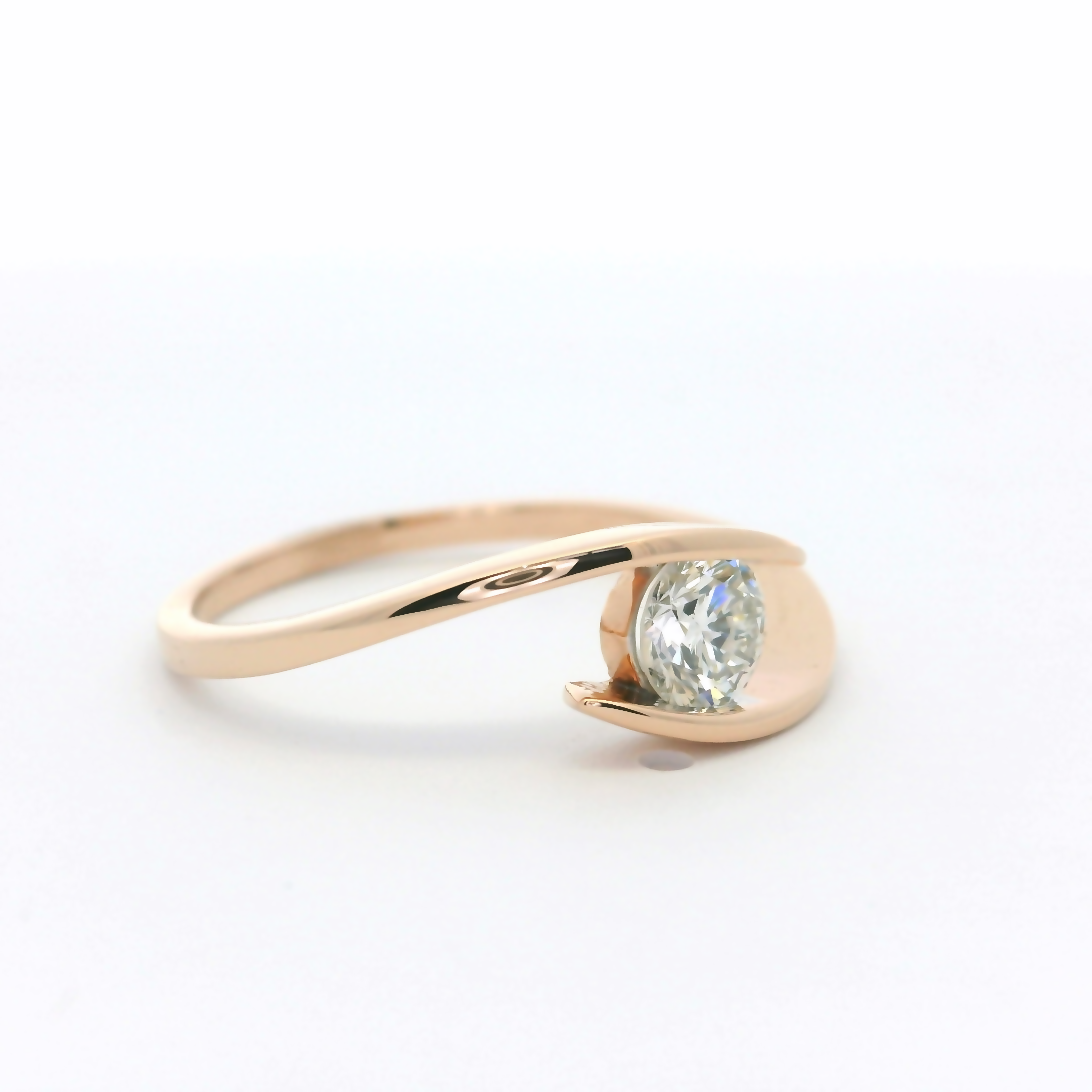 Elegant Rose Gold Ring with Diamond