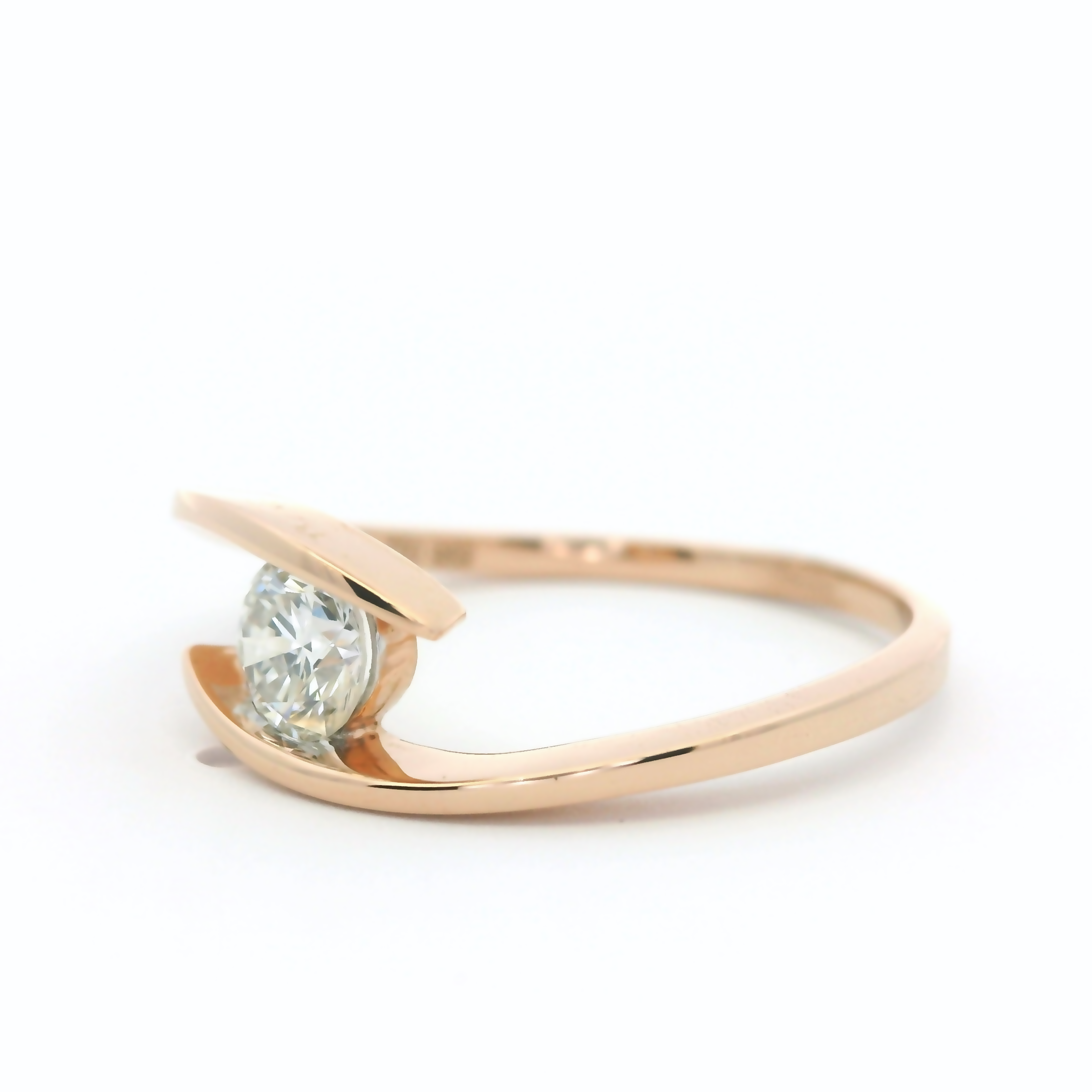 Elegant Rose Gold Ring with Diamond